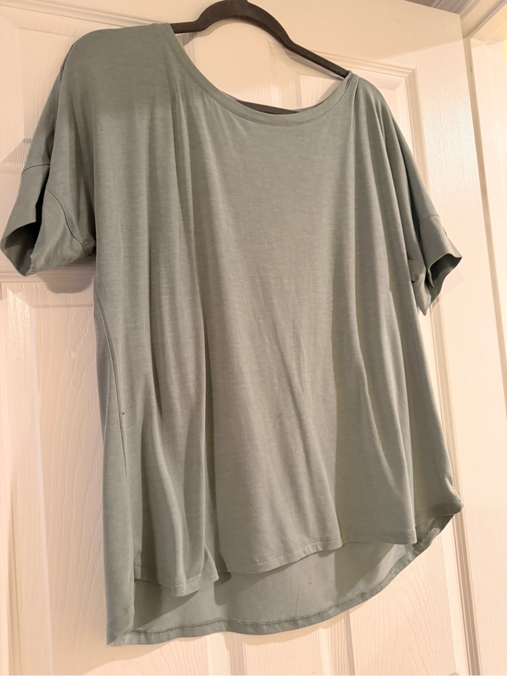 Columbia Women's Short Sleeve Scoop Neck Tee in Sage
